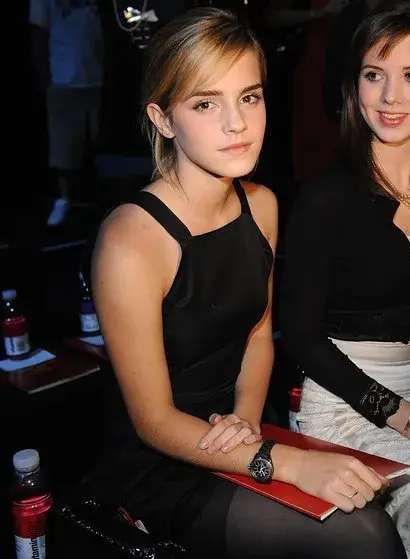 What watch does Emma Watson wear? - Almost On Time